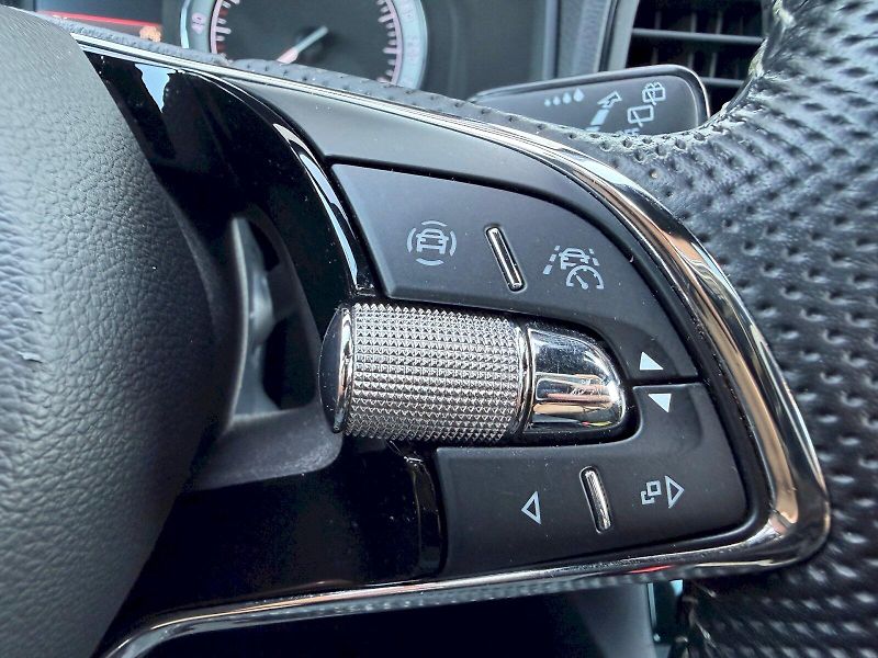 Škoda Karoq (2021) 1.5 TSI 110kW SportLine - fotka 12 z 35
