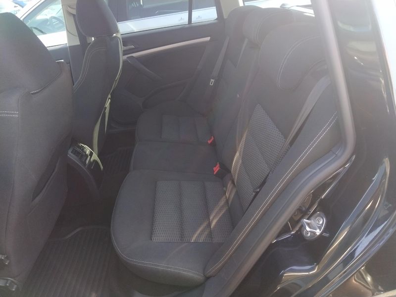 Škoda Octavia Combi 1.6 TDi Elegance - fotka 12 z 28