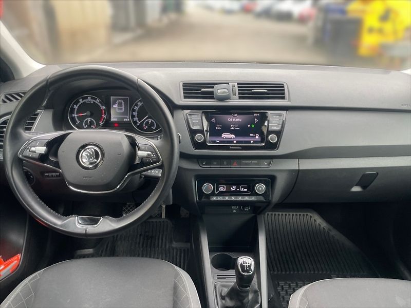 Škoda Fabia 1,0 TSI 70 Ambition - fotka 9 z 11