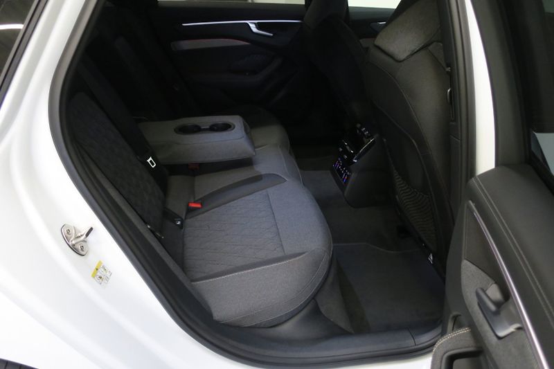 Audi A6 (2026) Avant 2,0TDI Quatt. S-t. S lin - fotka 41 z 50