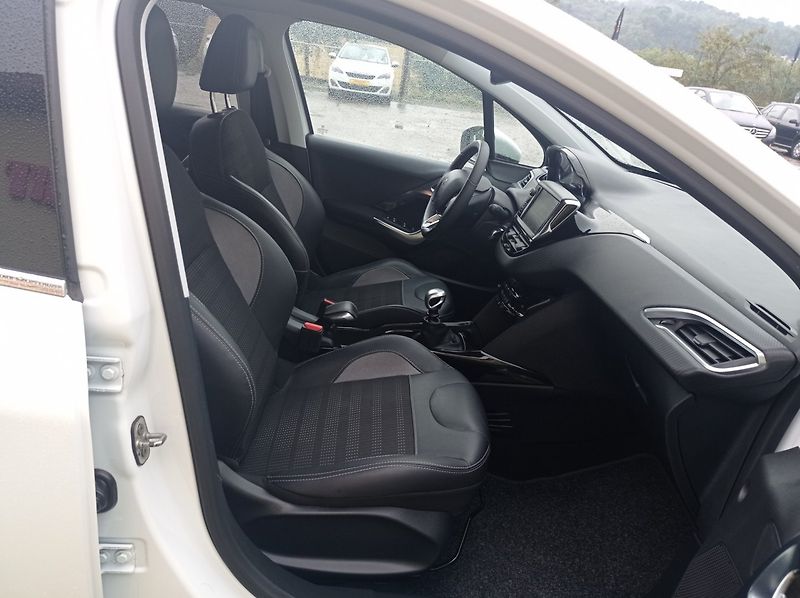 Peugeot 2008 1.5 75kW/Navi/1Maj/TOP - fotka 20 z 40