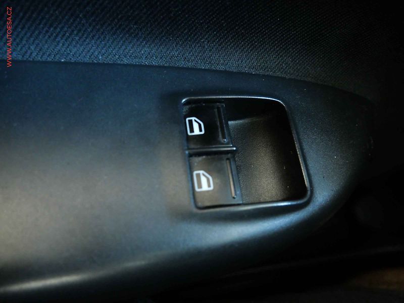 Škoda Octavia (2009) 1.9TDi, ČR, AC - fotka 14 z 20