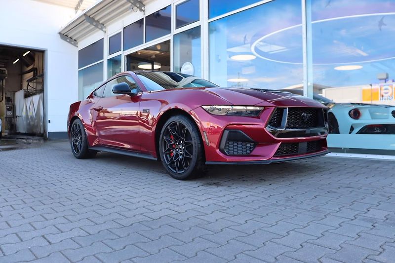 Ford Mustang (2026) Fastback 5.0 Nite Pony - fotka 2 z 28
