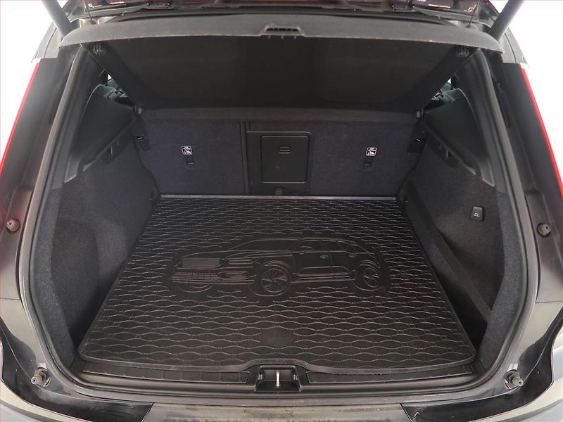 Volvo XC40 (2018) D4 AWD - fotka 14 z 24