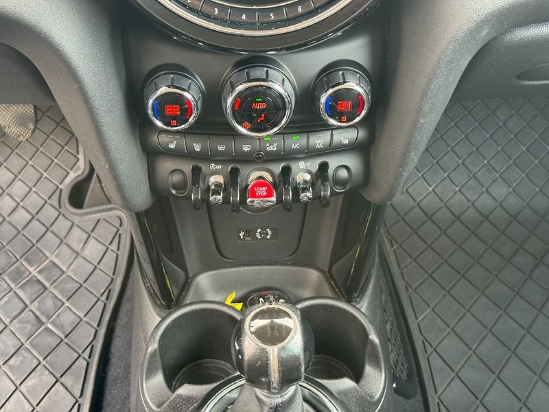 Mini One (2014) 1.2i 75kW - fotka 20 z 28