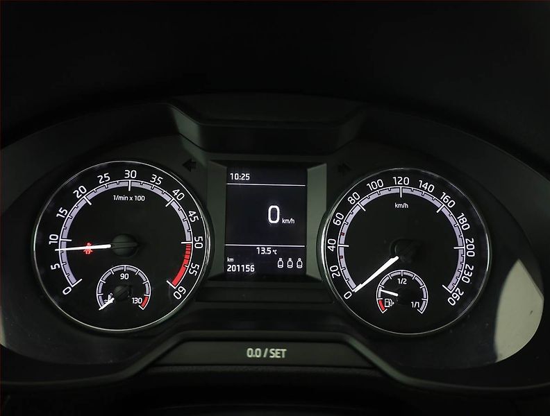 Škoda Octavia (2017) 1.6 TDI, Tempomat - fotka 8 z 16