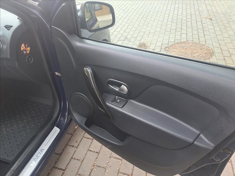 Dacia Sandero 1,0 SCe - fotka 32 z 35