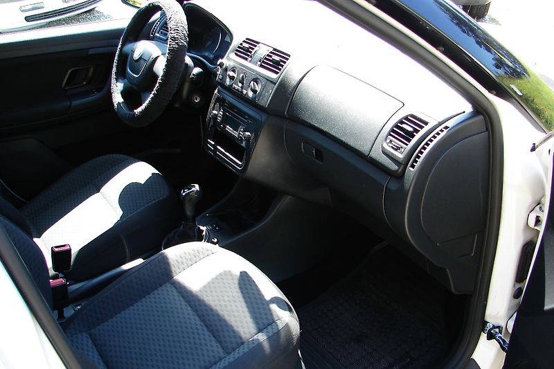 Škoda Fabia 1.6 TDi + KOLA, KLIMA,STK,ČR   - fotka 10 z 35