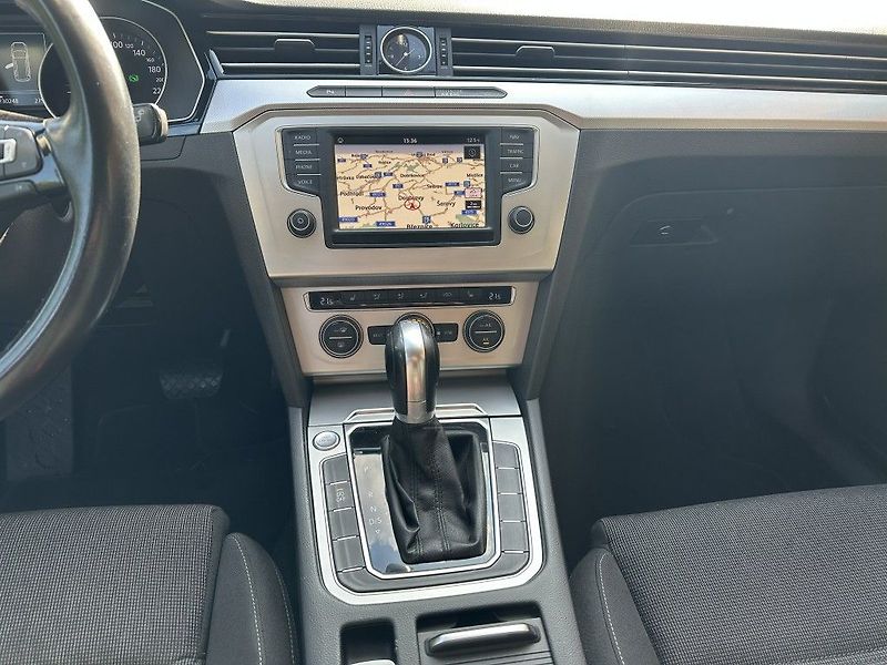 Volkswagen Passat 2.0 TDi 110kW - fotka 12 z 24