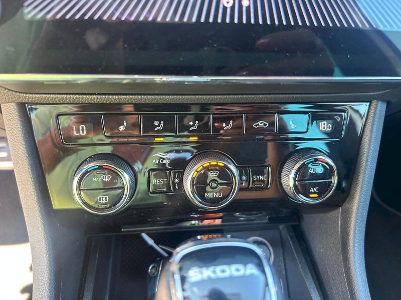 Škoda Superb (2023) COM GRT SPO4X4 TD 140/2.0 A7A - fotka 7 z 33