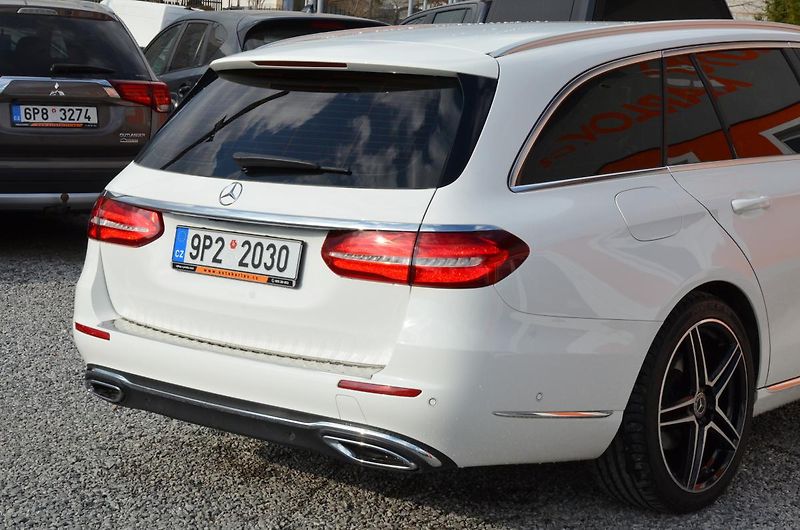 Mercedes-Benz Třídy E (2019) E 220d // REZERVOVÁNO // - fotka 10 z 46