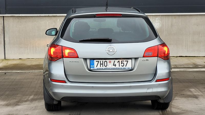 Opel Astra (2012) 1,7 CDTI 92KW - fotka 10 z 17