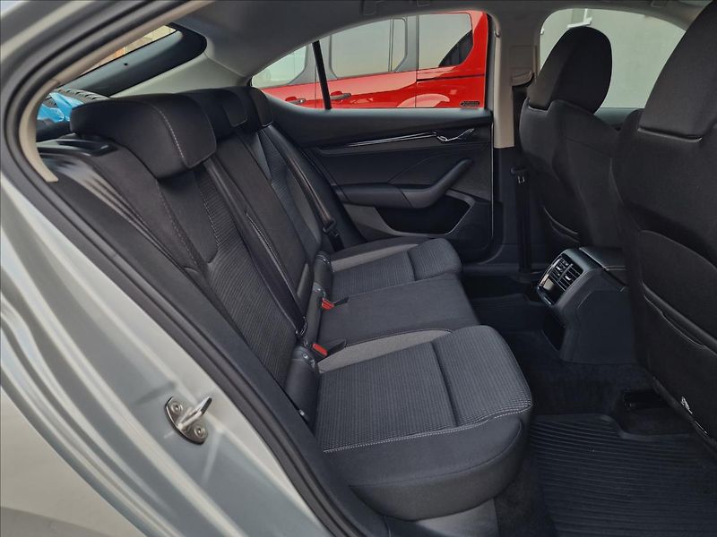 Škoda Octavia 2.0TDI DSG Ambition,ČR,1.Maj. - fotka 15 z 50