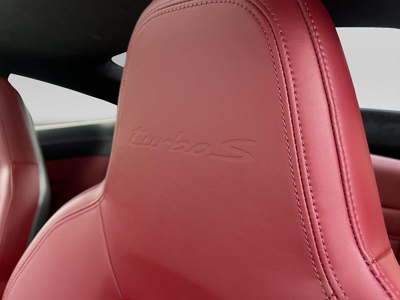 Porsche 911 Turbo S - fotka 26 z 28