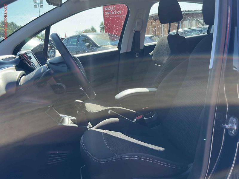 Peugeot 208 (2019) 1.2i, ČR, AC - fotka 9 z 19