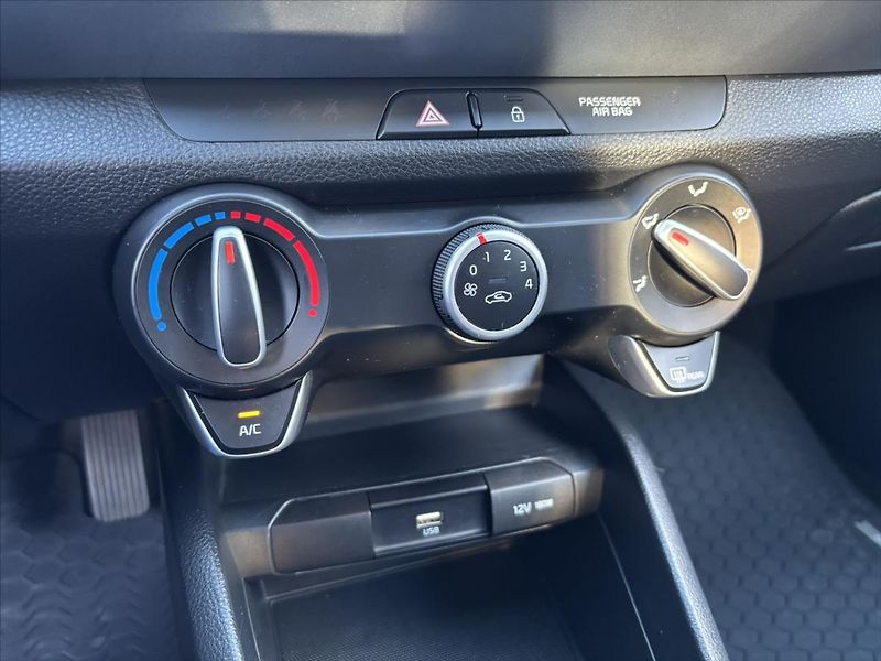 Kia Stonic 1,2 DPi Comfort ZÁRUKA CARPLAY - fotka 22 z 29