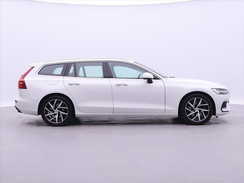 Volvo V60 2,0 B5 AWD Momentum Pro AT DPH - fotka 8 z 29