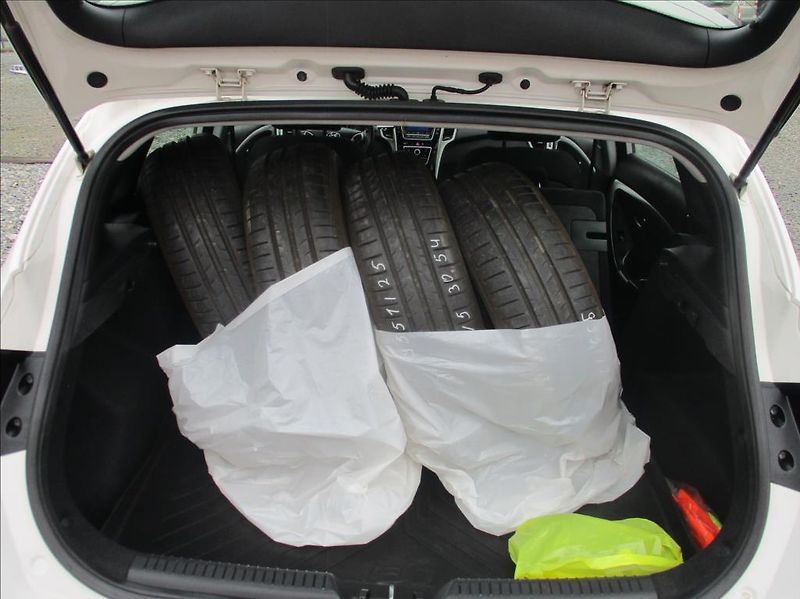Hyundai i30 1,6 i 16v, klima,s.kn. - fotka 9 z 34