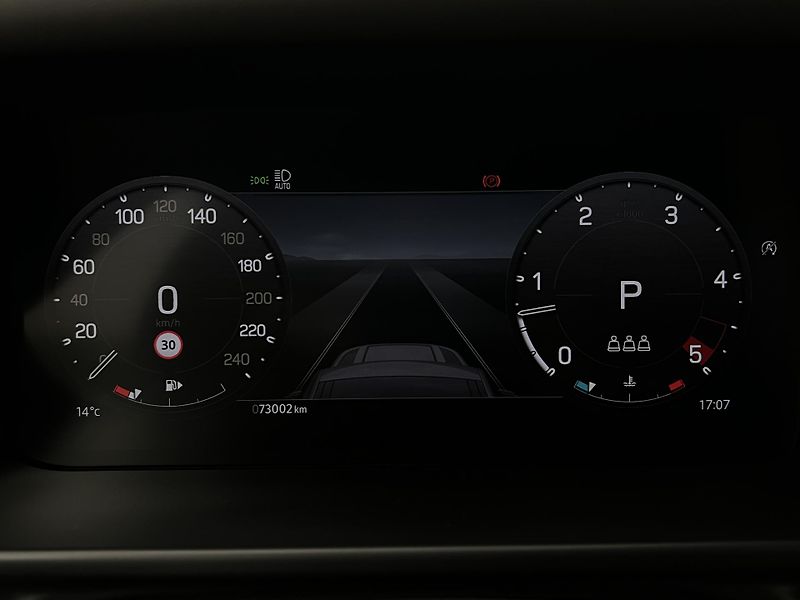 Land Rover Defender 110 D250 X-DYNAMIC HSE 1. maj - fotka 25 z 57