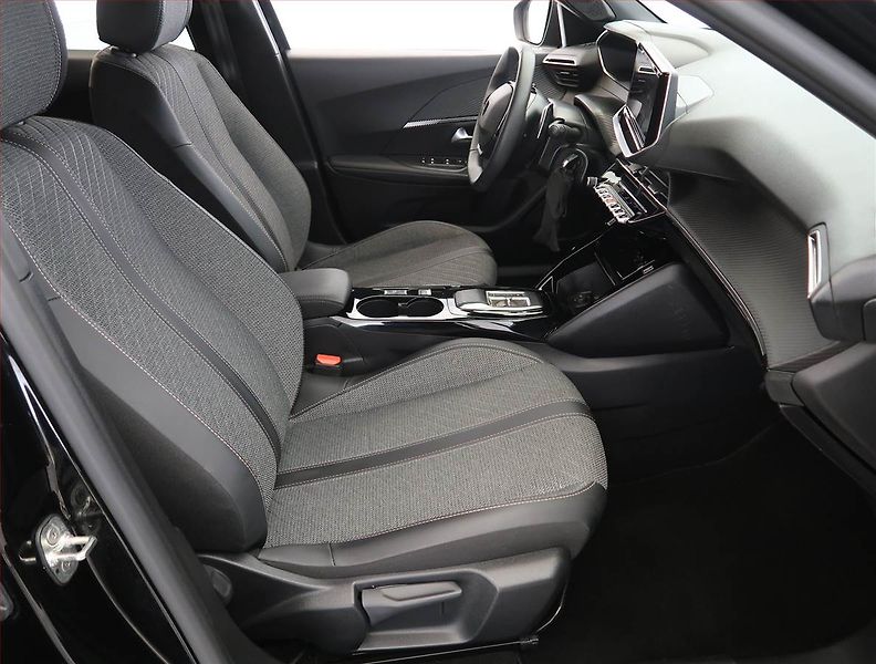 Peugeot 2008 (2025) 1.2 PureTech - fotka 9 z 23