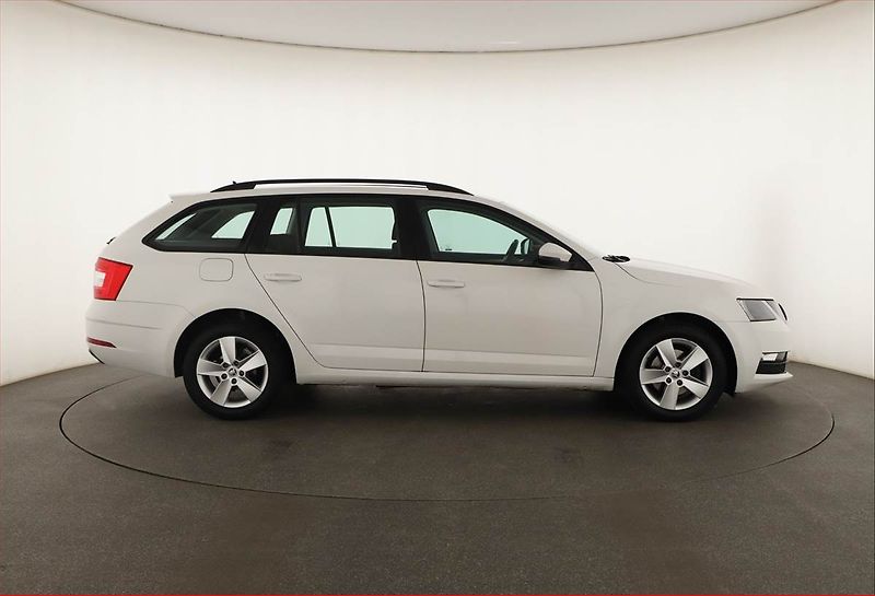 Škoda Octavia (2020) Ambition 1.5 TSI, ČR,1.maj - fotka 6 z 15