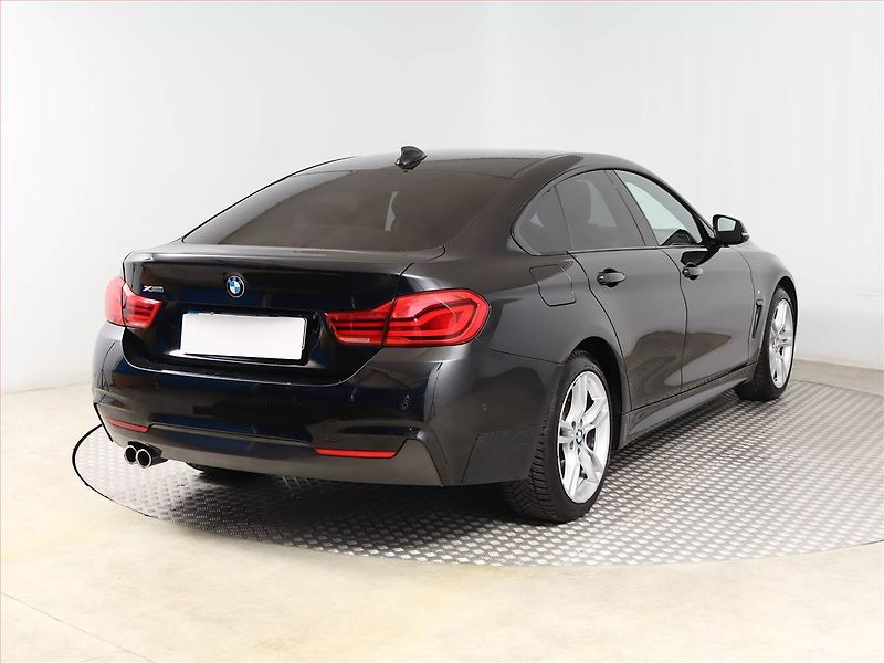 BMW Řada 4 (2017) M Paket 420d xDrive - fotka 5 z 16