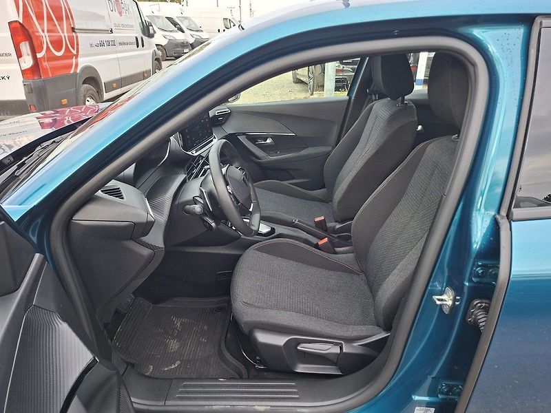 Peugeot 2008 STYLE Hybrid 136 e-DCS6 - fotka 11 z 24