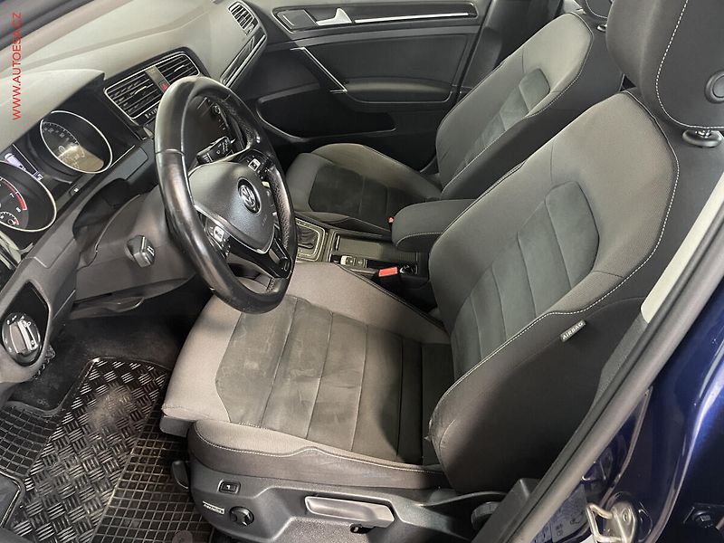 Volkswagen Golf (2019) 1.5TSi, DSG, LED, navi - fotka 9 z 17