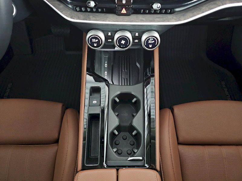 Škoda Superb (2025) 2.0TDI 142kW 4x4 DSG LAURIN A - fotka 20 z 32
