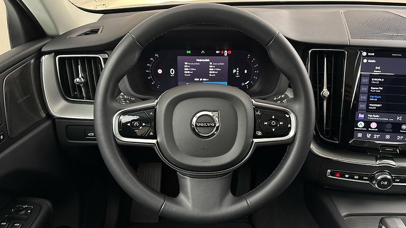 Volvo XC60 2.0 B4 AUT AWD Plus Dark - fotka 9 z 31