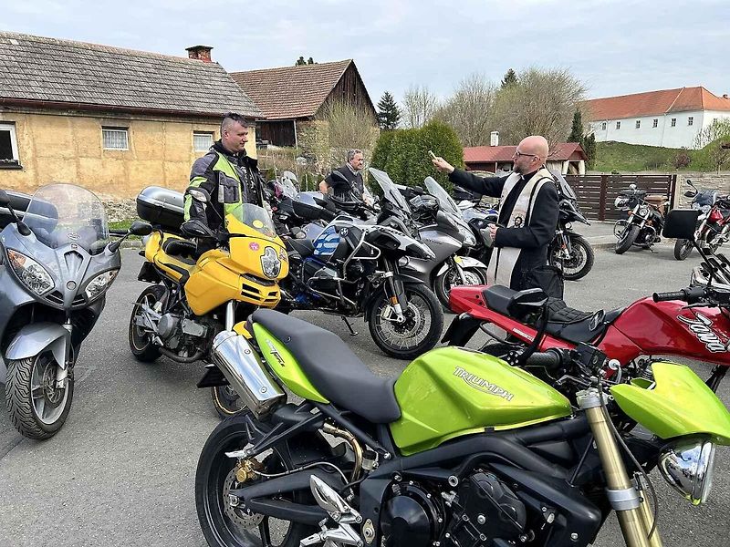 Žehnání motorek v Puclicích.