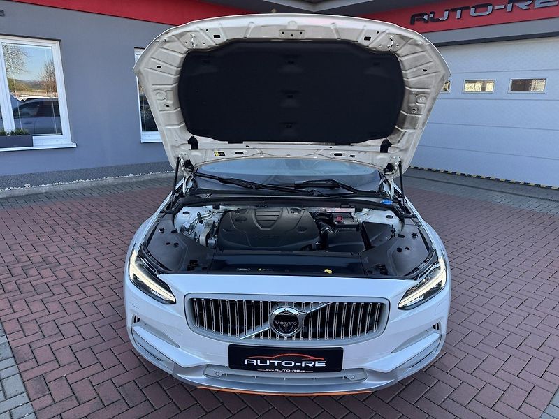 Volvo V90 (2018) 2.0D AWD Ocean Race LED - fotka 28 z 46