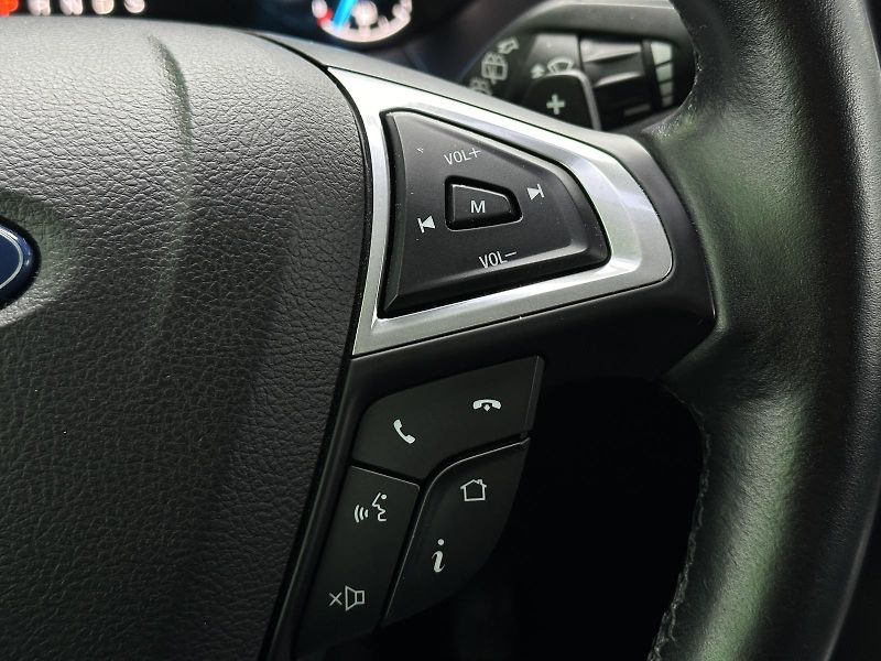 Ford S-MAX 2.0TDCi 150PS AUTOMAT NAVI VÝH - fotka 17 z 46