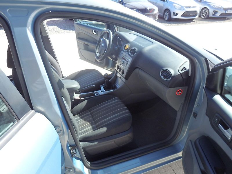 Ford Focus 1.6i 6x AIRBAG, KLIMATIZACE - fotka 10 z 14