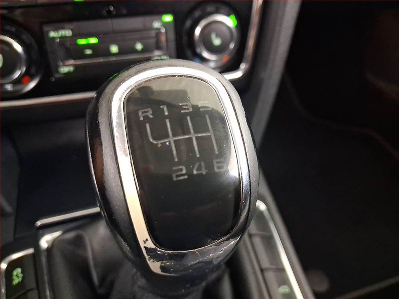 Škoda Superb (2012) Ambition 2.0 TDI, Navi, Xenony - fotka 13 z 16