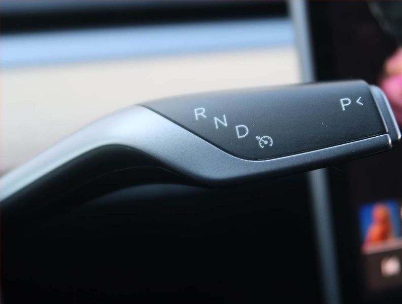 Tesla Model 3 (2019) Long Range 4WD 78kWh, SoH 92% - fotka 13 z 24