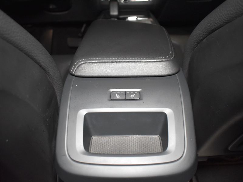 Volvo XC60 2,0 B4 AWD PLUS tažné,Bezklíč - fotka 17 z 24
