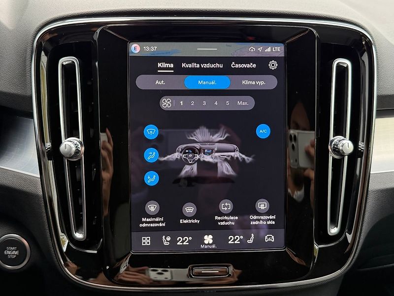 Volvo XC40 ACC, BLIS, FULL LED - fotka 19 z 24