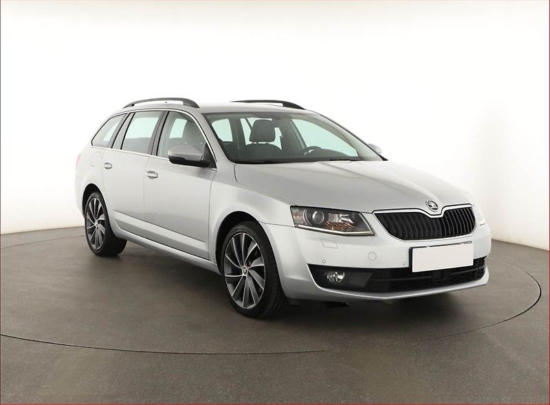 Škoda Octavia (2017) Laurin&Klement 1.8 TSI, Kůže - fotografie inzerátu
