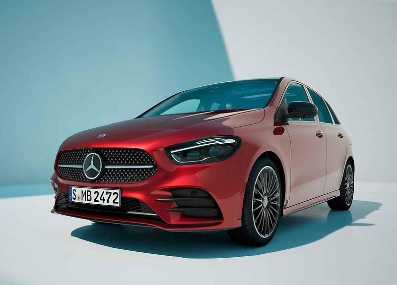Nejmenší Mercedes je i po modernizaci k dispozici s karosériemi sedan a hatchback