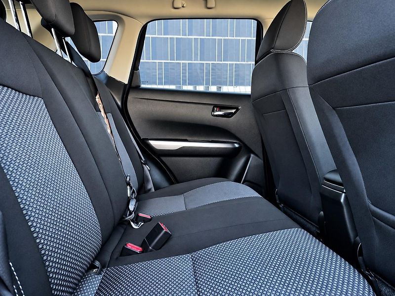 Suzuki Vitara (2020) 1.4 BoosterJet 103 kW  - fotka 13 z 26