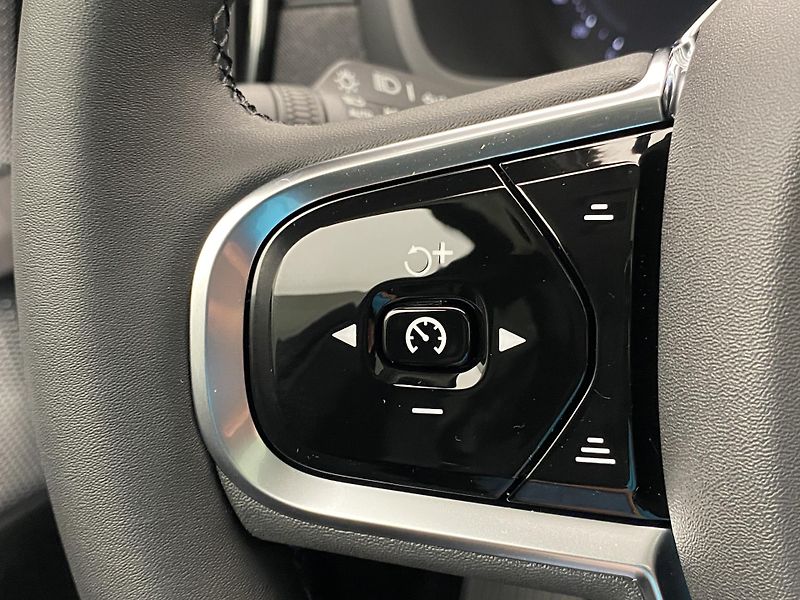 Volvo XC90 (2026) T8 AWD Plug-in DARK ULTRA - fotka 34 z 68