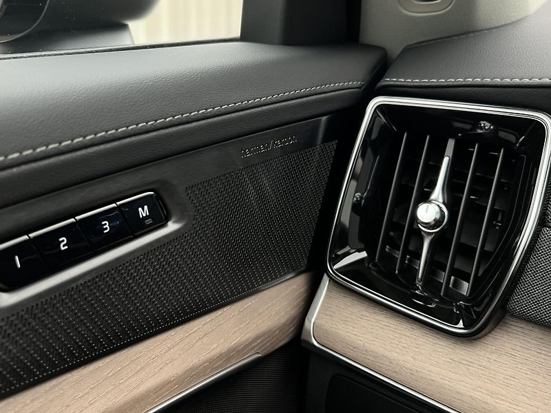Volvo XC90 T8 AWD DARK PLUS AUT 7 MÍST  - fotka 18 z 47