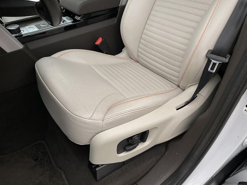 Land Rover Discovery TD6 HSE AWD AUT 7míst - fotka 22 z 44