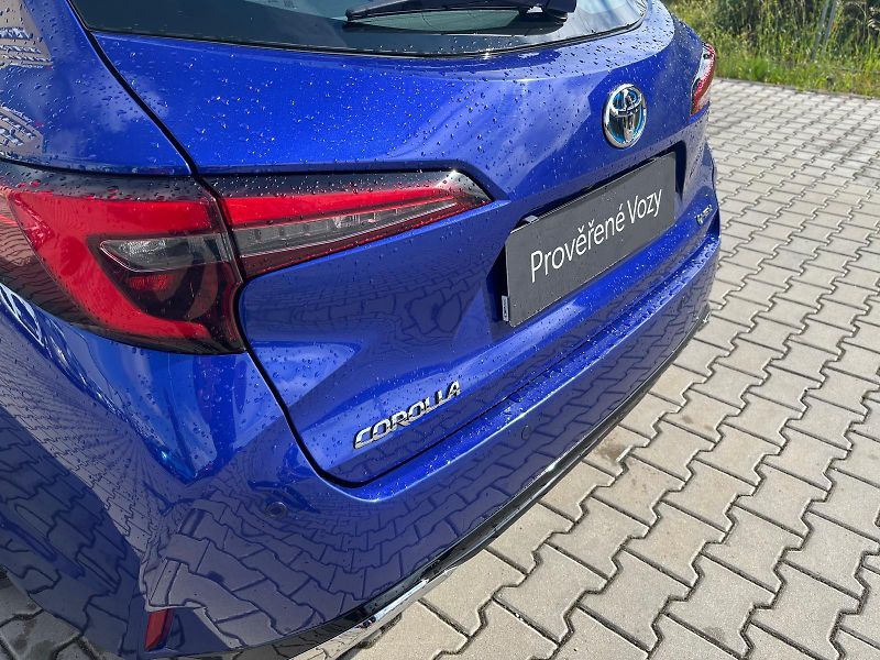 Toyota Corolla 1.8 HSD e-CVT Comfort Tech - fotka 26 z 26