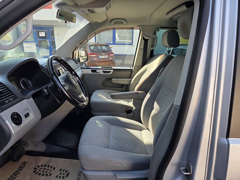 Volkswagen Multivan (2010) 2.0 TDI DSG 132kW - fotka 7 z 27