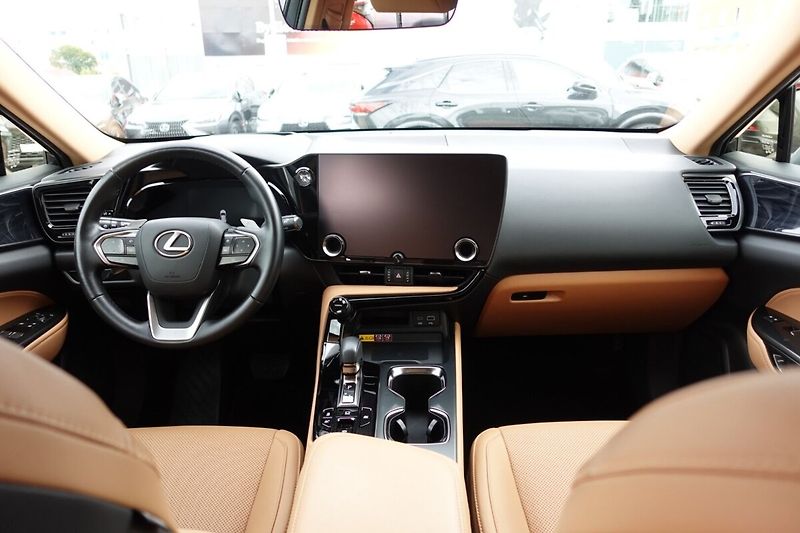Lexus NX 350h NX350h Executive Top 4x4 - fotka 18 z 35