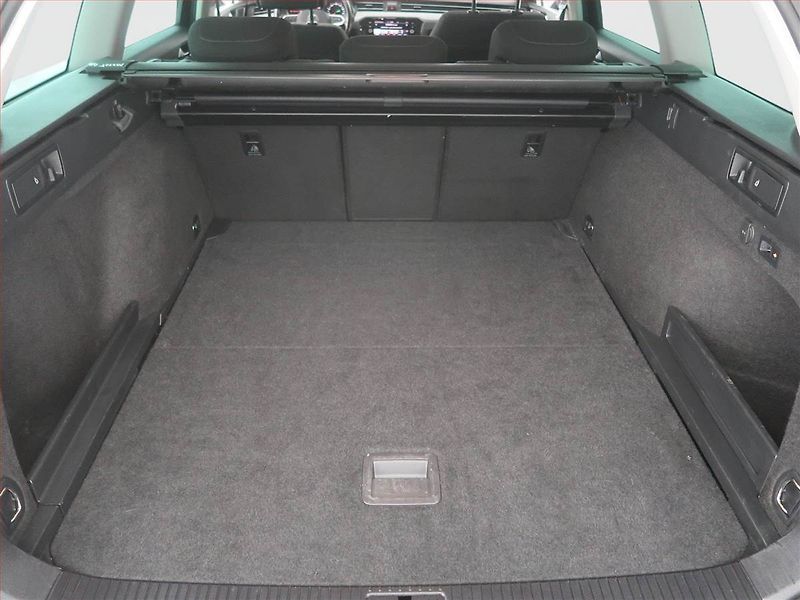 Volkswagen Passat (2021) Business 2.0 TDI, Automat - fotka 14 z 21