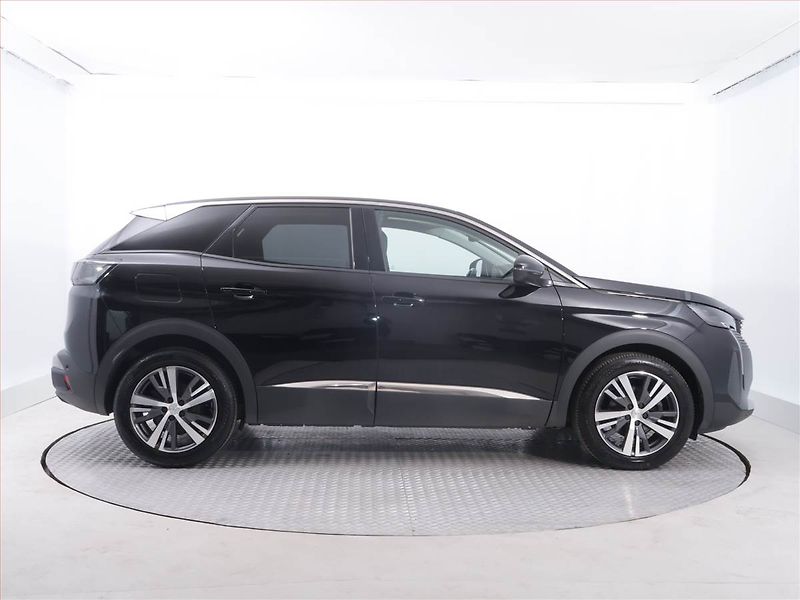 Peugeot 3008 (2022) Allure Pack 1.2 PureTech - fotka 6 z 21
