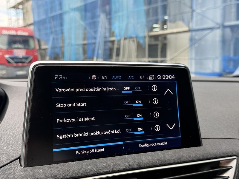 Peugeot 5008 (2017) ALLURE PureTech 130k EAT6 - fotka 28 z 39